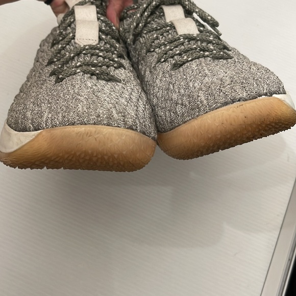 NIKE LEBRON 15 LOW LIGHT BONE RUNNING SNEAKERS MEN SIZE 13 - Picture 9 of 16